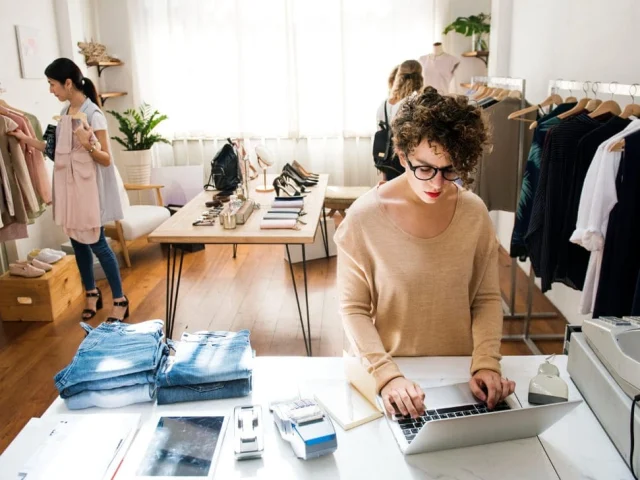 Why Manual Inventory Fails in Apparel Stores with Many Sizes and Colors