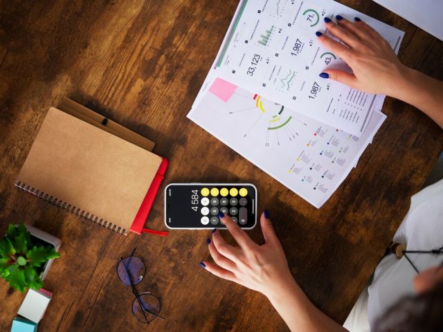 Maximizing Profit Margins: How POS Software Helps You Track Costs and Pricing.